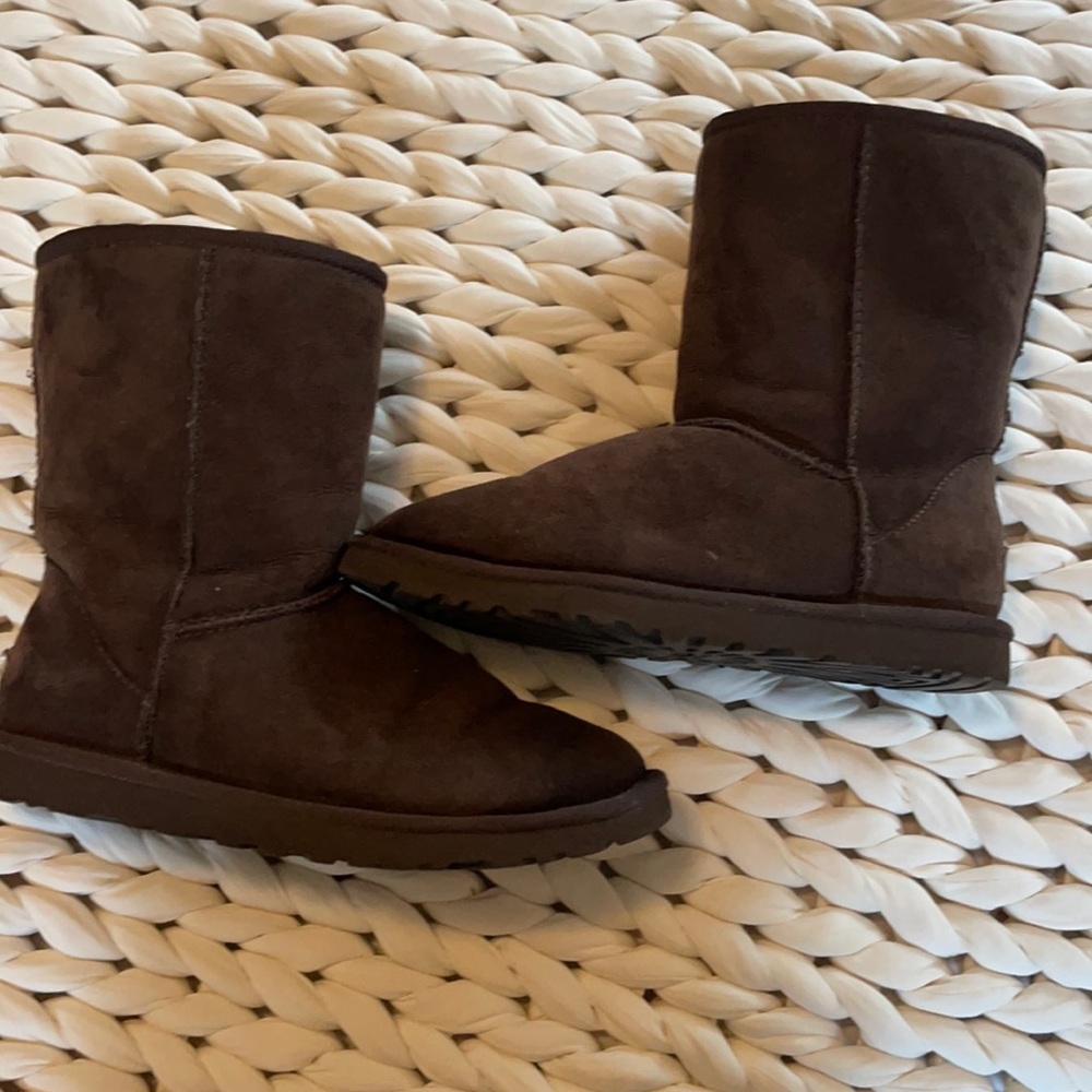 Ugg’s brown size 6